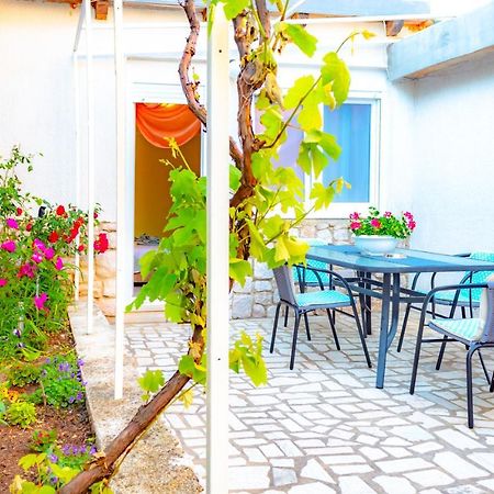 Vacation Home Grill & Chill With 350M2 Garden With Bbq Novi Vinodolski Extérieur photo