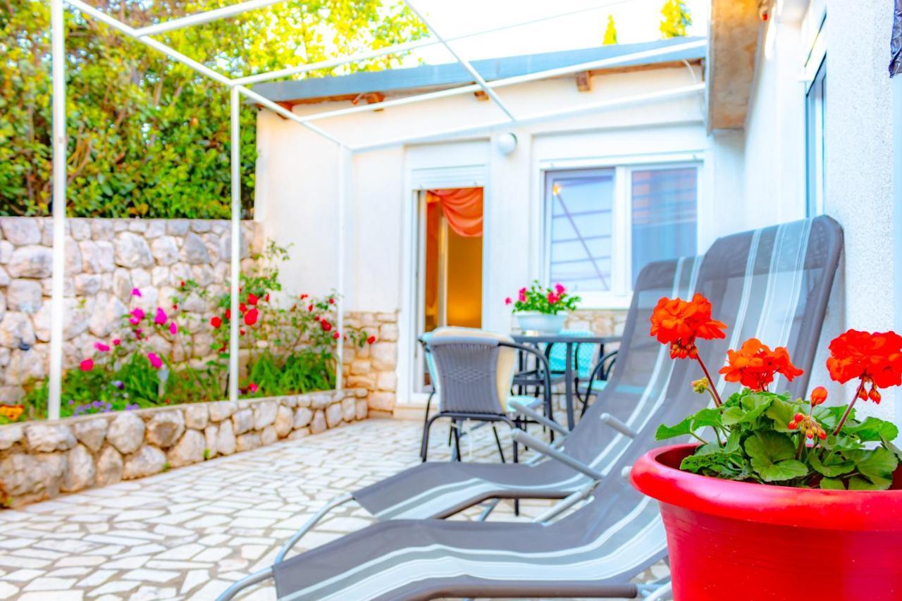 Vacation Home Grill & Chill With 350M2 Garden With Bbq Novi Vinodolski Extérieur photo
