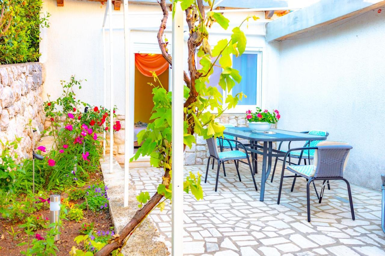 Vacation Home Grill & Chill With 350M2 Garden With Bbq Novi Vinodolski Extérieur photo